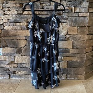 White House Black Market lined floral sundress with tiered mini skirt. Size 6